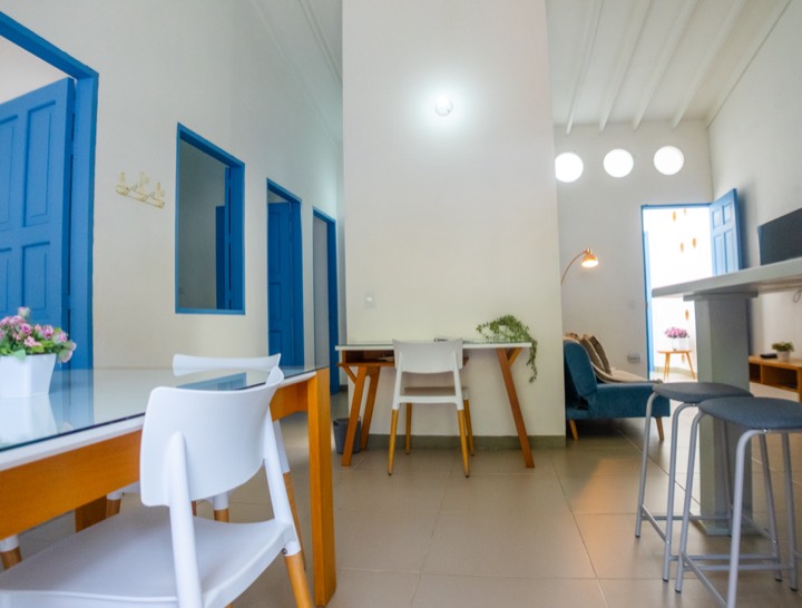 Comedor con barra del apartamento Azulado 21